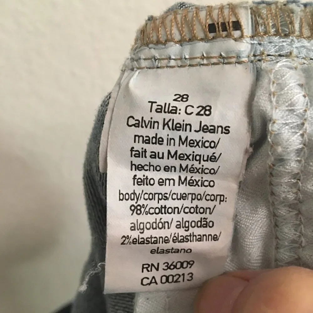 ‎Calvin Klein cropped cuffed jeans 28